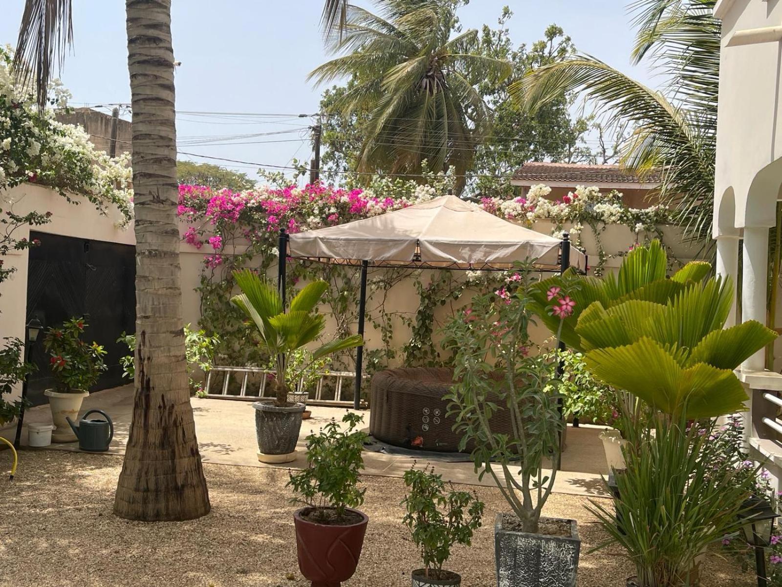 Villa Ngore Saly Екстериор снимка